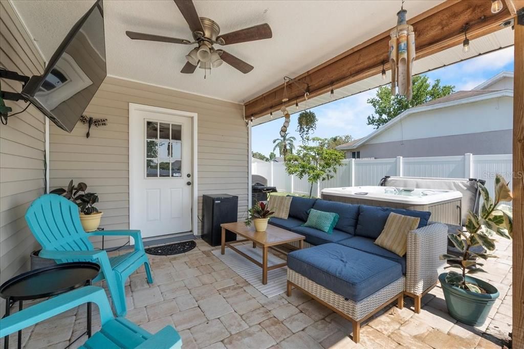 For Sale: $385,000 (4 beds, 2 baths, 1864 Square Feet)