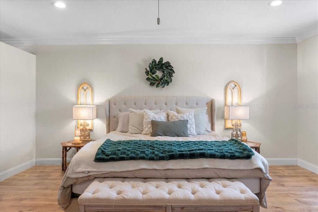 For Sale: $385,000 (4 beds, 2 baths, 1864 Square Feet)