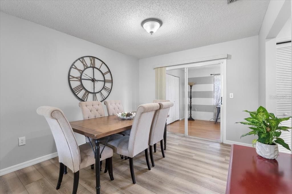 For Sale: $385,000 (4 beds, 2 baths, 1864 Square Feet)