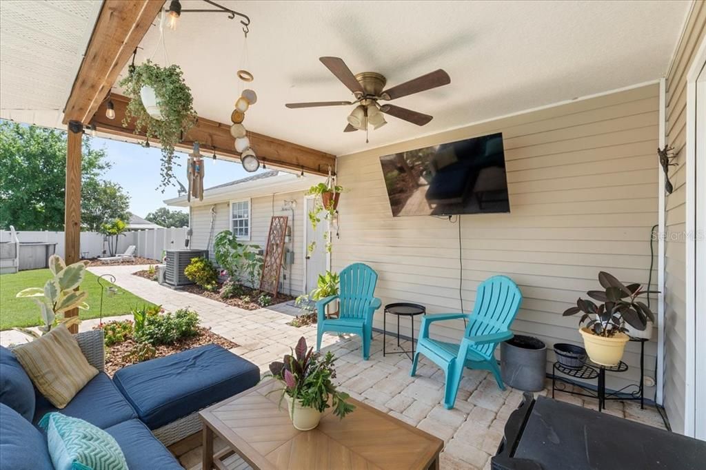 For Sale: $385,000 (4 beds, 2 baths, 1864 Square Feet)