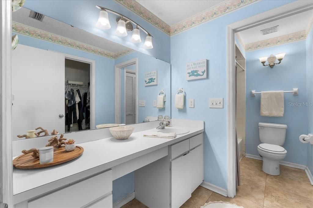 For Sale: $385,000 (4 beds, 2 baths, 1864 Square Feet)