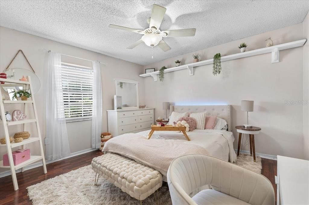 For Sale: $385,000 (4 beds, 2 baths, 1864 Square Feet)