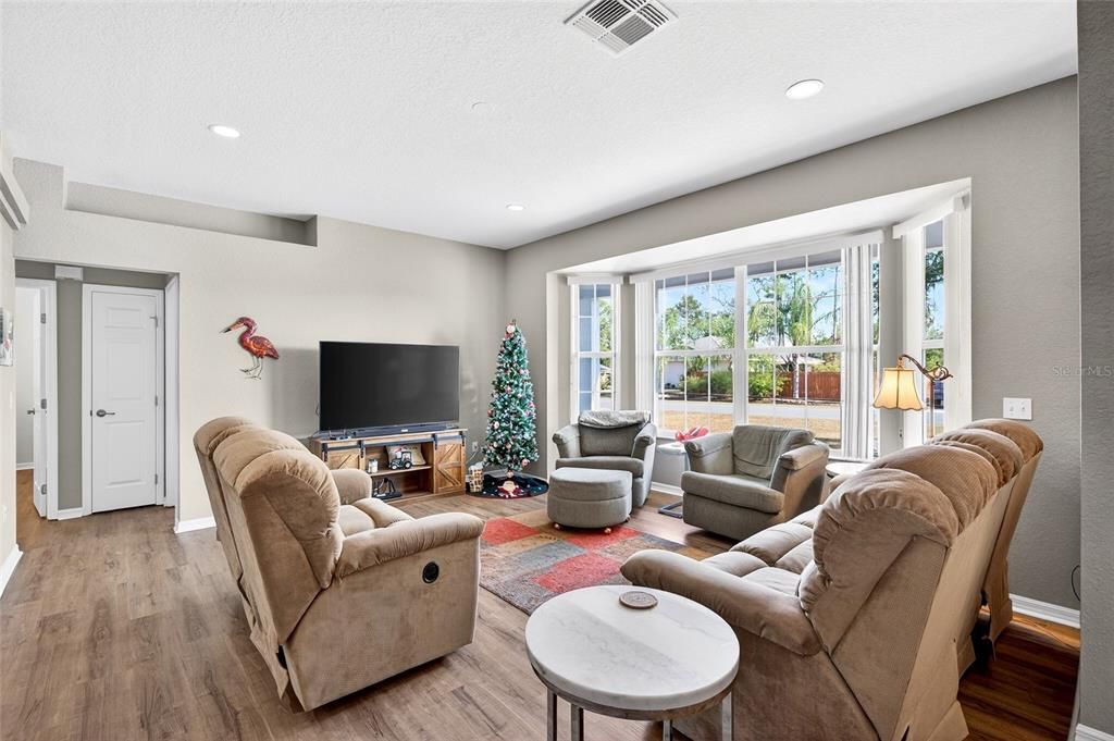 待售: $350,000 (3 贝兹, 2 浴室, 1399 平方英尺)