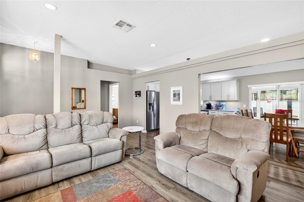 待售: $350,000 (3 贝兹, 2 浴室, 1399 平方英尺)