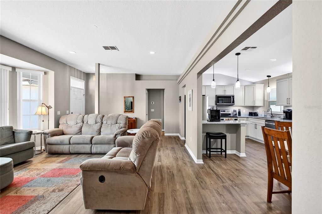 待售: $350,000 (3 贝兹, 2 浴室, 1399 平方英尺)