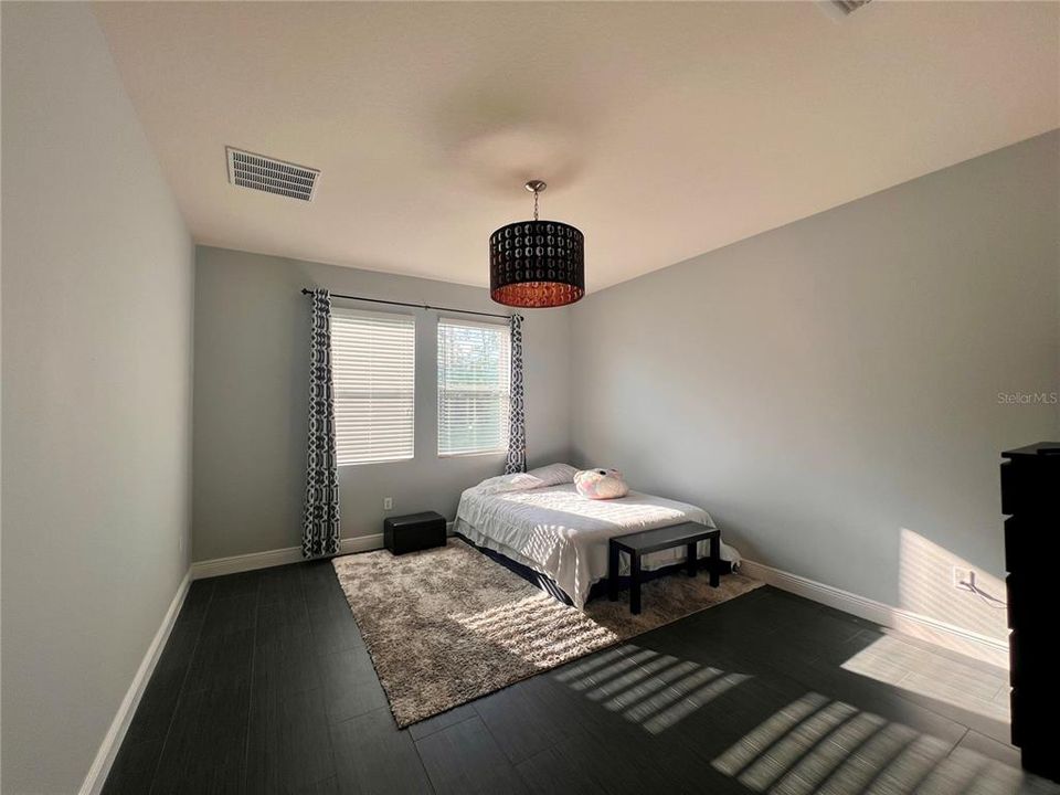 For Rent: $2,400 (4 beds, 2 baths, 1859 Square Feet)