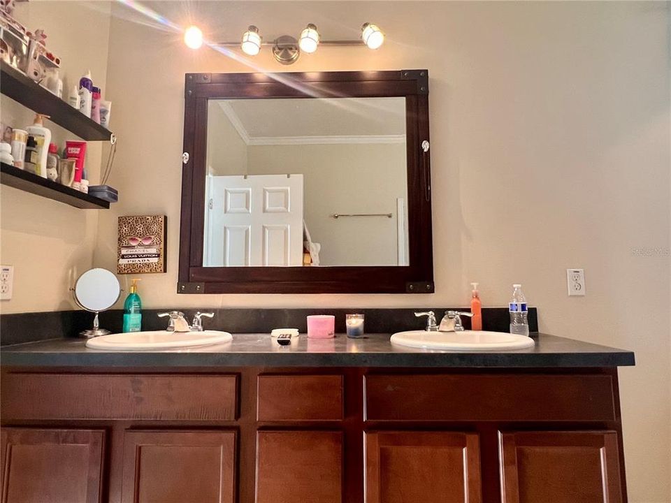 For Rent: $2,400 (4 beds, 2 baths, 1859 Square Feet)