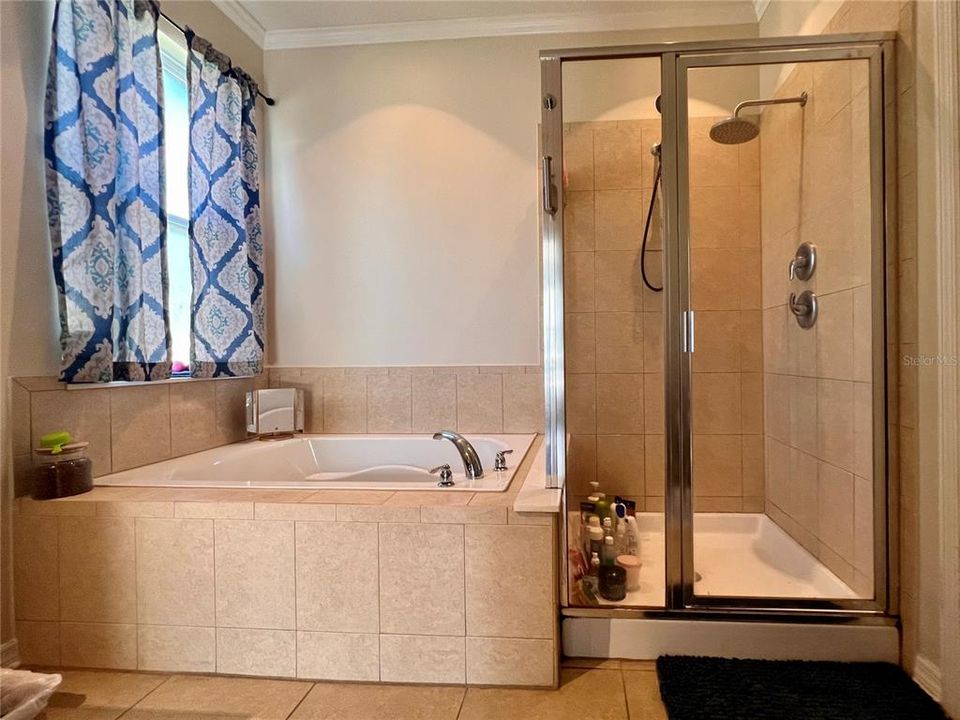 For Rent: $2,400 (4 beds, 2 baths, 1859 Square Feet)