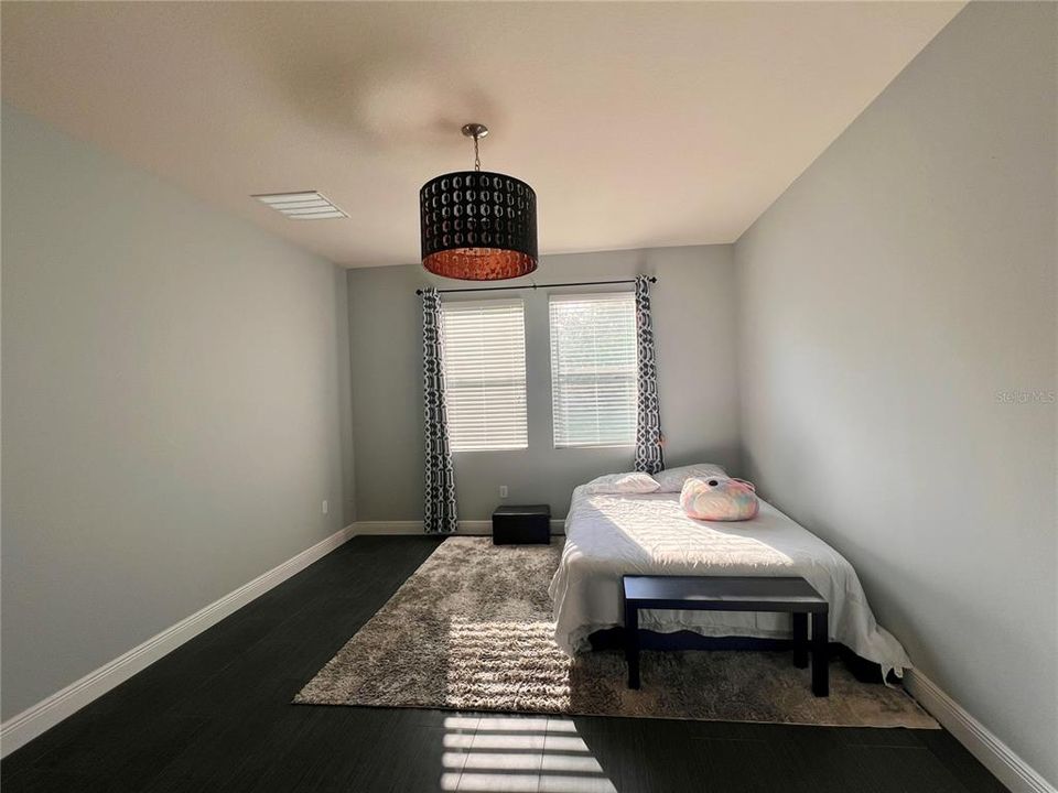 For Rent: $2,400 (4 beds, 2 baths, 1859 Square Feet)