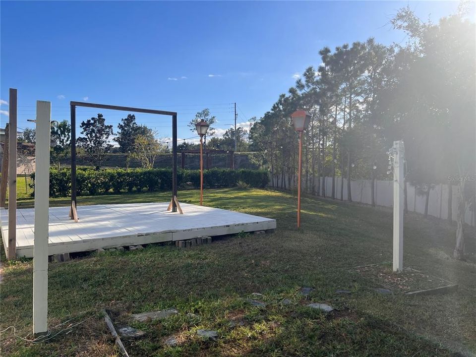 For Rent: $2,400 (4 beds, 2 baths, 1859 Square Feet)