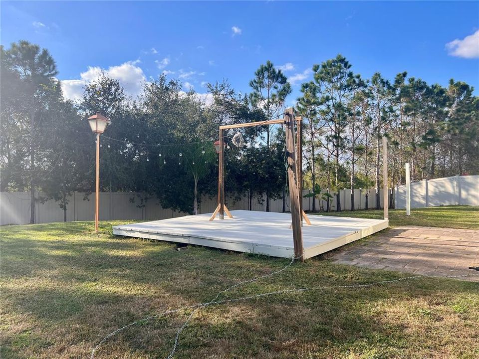 For Rent: $2,400 (4 beds, 2 baths, 1859 Square Feet)