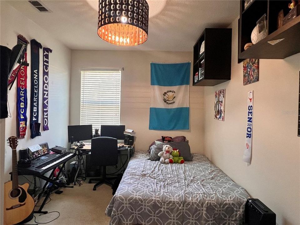 For Rent: $2,400 (4 beds, 2 baths, 1859 Square Feet)