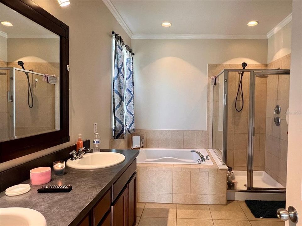 For Rent: $2,400 (4 beds, 2 baths, 1859 Square Feet)