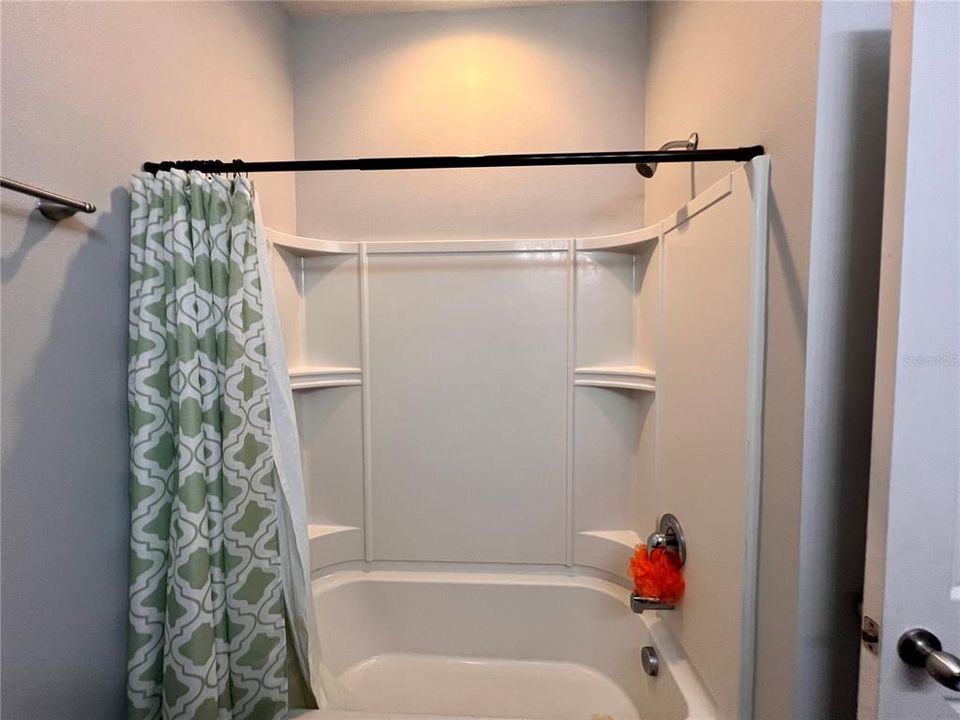 For Rent: $2,400 (4 beds, 2 baths, 1859 Square Feet)