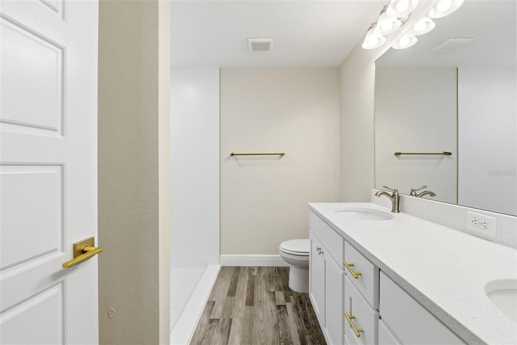 На продажу: $294,900 (3 спален, 2 ванн, 1454 Квадратных фут)