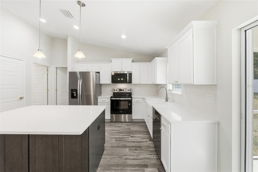 На продажу: $294,900 (3 спален, 2 ванн, 1454 Квадратных фут)