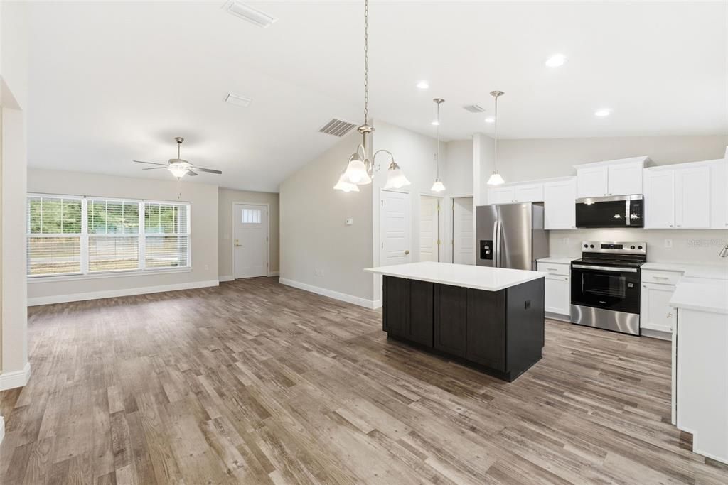 На продажу: $294,900 (3 спален, 2 ванн, 1454 Квадратных фут)