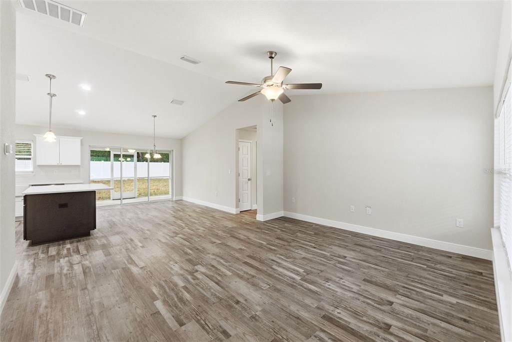 На продажу: $294,900 (3 спален, 2 ванн, 1454 Квадратных фут)