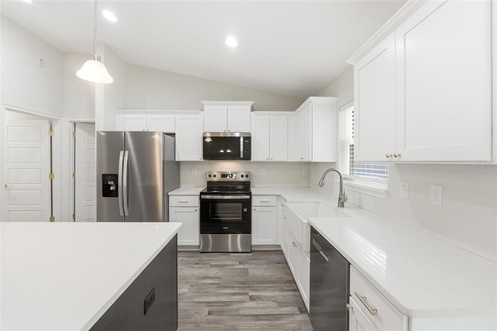 На продажу: $294,900 (3 спален, 2 ванн, 1454 Квадратных фут)