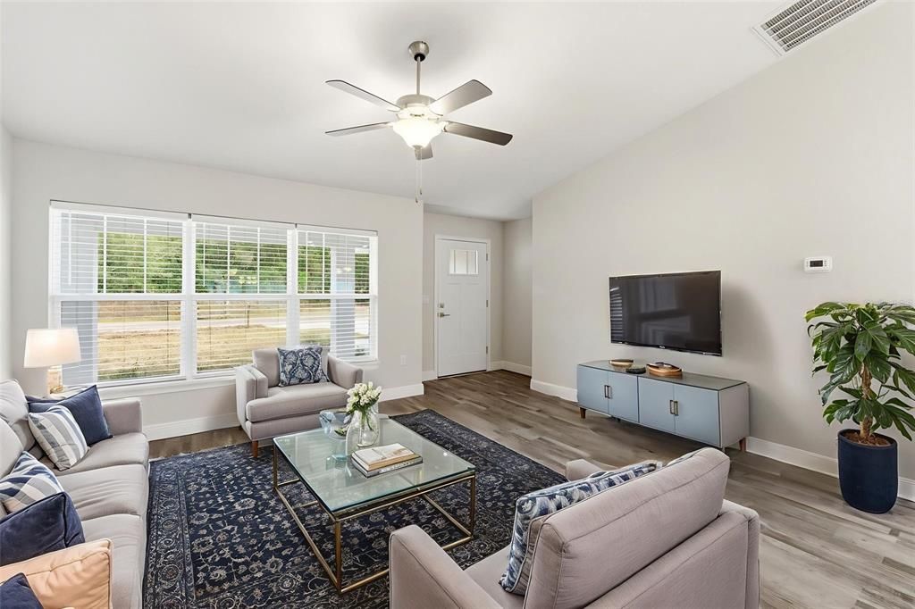 На продажу: $294,900 (3 спален, 2 ванн, 1454 Квадратных фут)