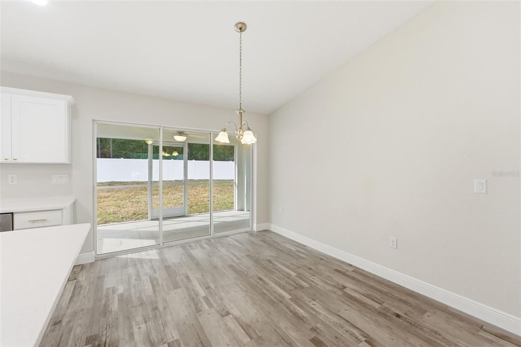 На продажу: $294,900 (3 спален, 2 ванн, 1454 Квадратных фут)