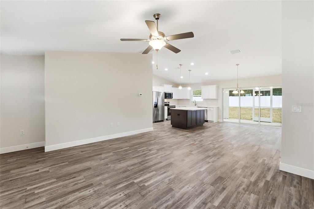 На продажу: $294,900 (3 спален, 2 ванн, 1454 Квадратных фут)