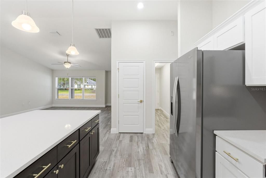 На продажу: $294,900 (3 спален, 2 ванн, 1454 Квадратных фут)