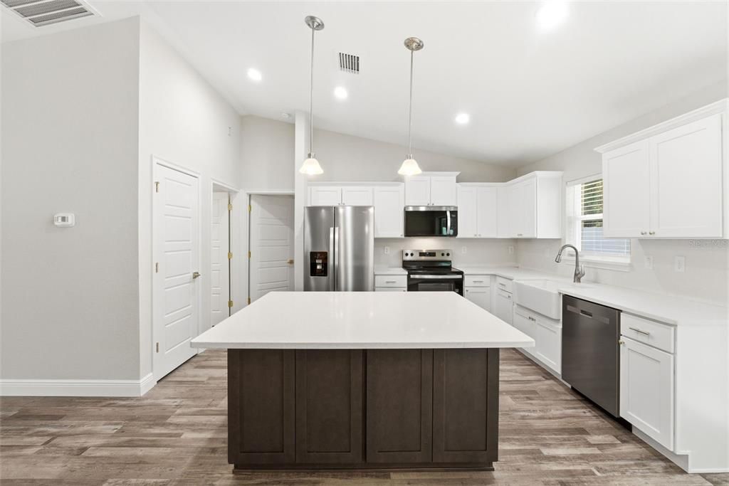 На продажу: $294,900 (3 спален, 2 ванн, 1454 Квадратных фут)