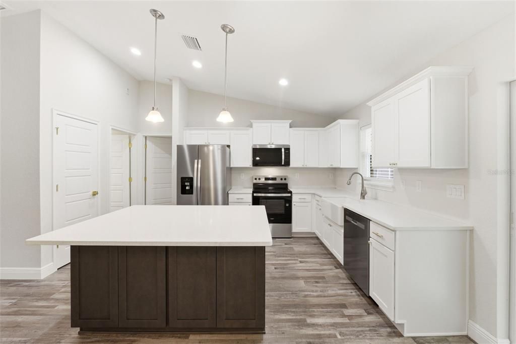 На продажу: $294,900 (3 спален, 2 ванн, 1454 Квадратных фут)