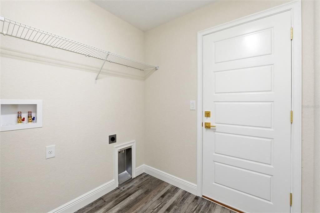 На продажу: $294,900 (3 спален, 2 ванн, 1454 Квадратных фут)