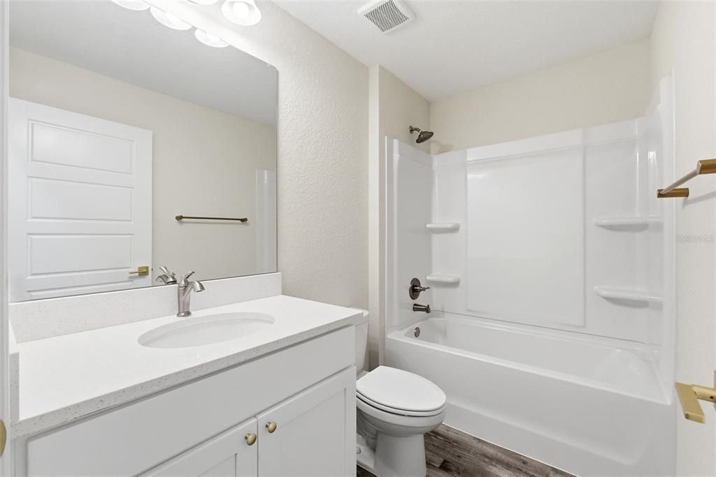 На продажу: $294,900 (3 спален, 2 ванн, 1454 Квадратных фут)