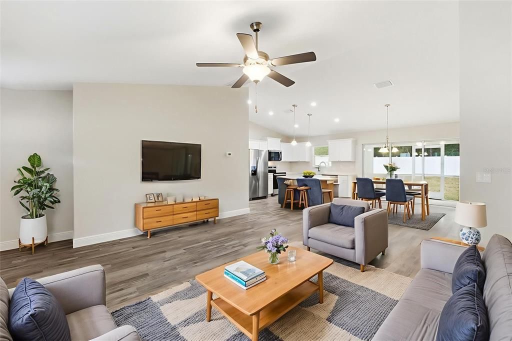 На продажу: $294,900 (3 спален, 2 ванн, 1454 Квадратных фут)