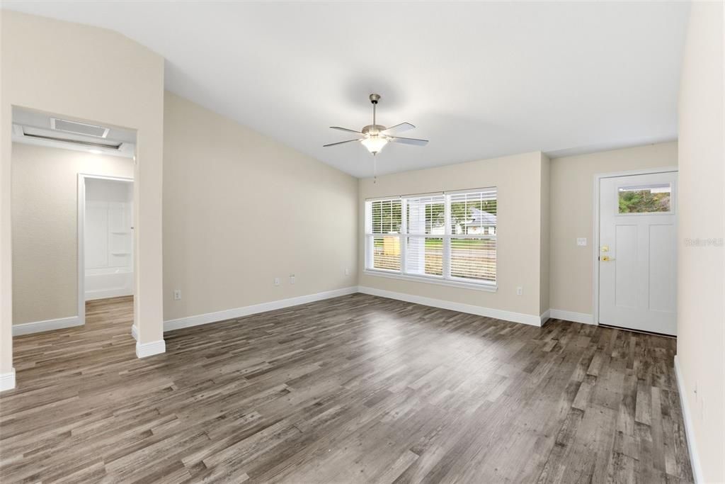 На продажу: $294,900 (3 спален, 2 ванн, 1454 Квадратных фут)