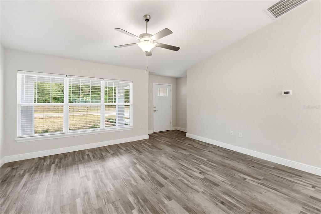 На продажу: $294,900 (3 спален, 2 ванн, 1454 Квадратных фут)