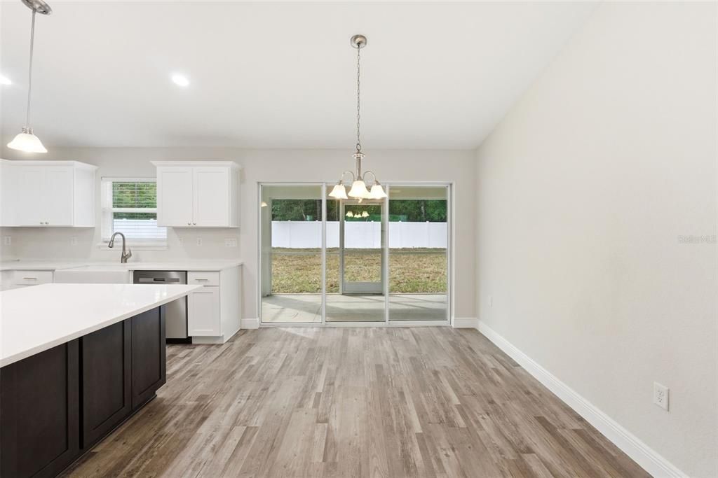 На продажу: $294,900 (3 спален, 2 ванн, 1454 Квадратных фут)