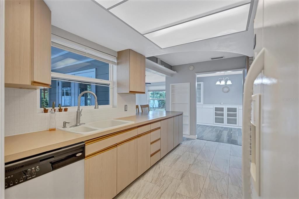 出租: $2,500 (2 贝兹, 2 浴室, 1284 平方英尺)