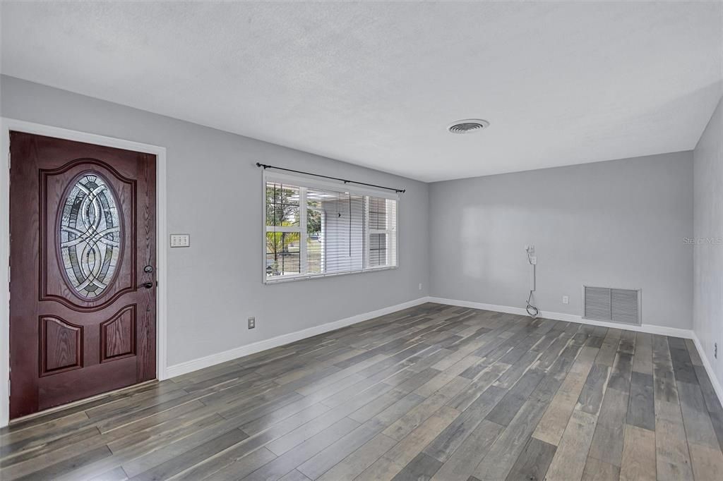 出租: $2,500 (2 贝兹, 2 浴室, 1284 平方英尺)