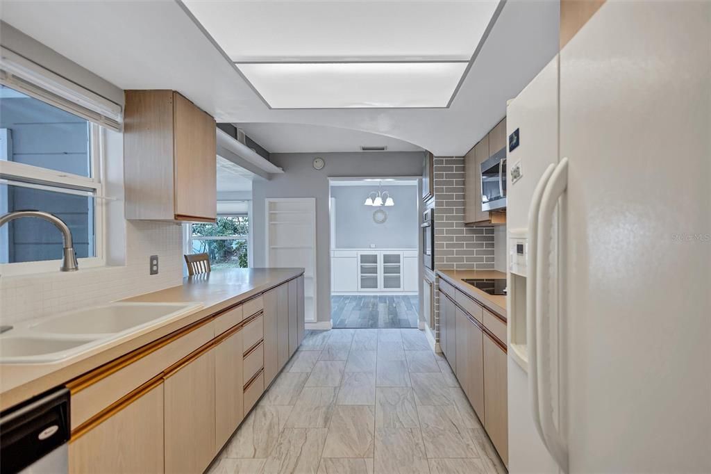 出租: $2,500 (2 贝兹, 2 浴室, 1284 平方英尺)