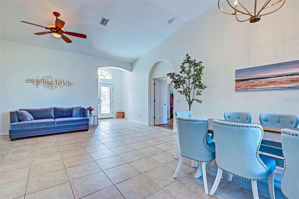 出租: $3,500 (4 贝兹, 3 浴室, 2421 平方英尺)