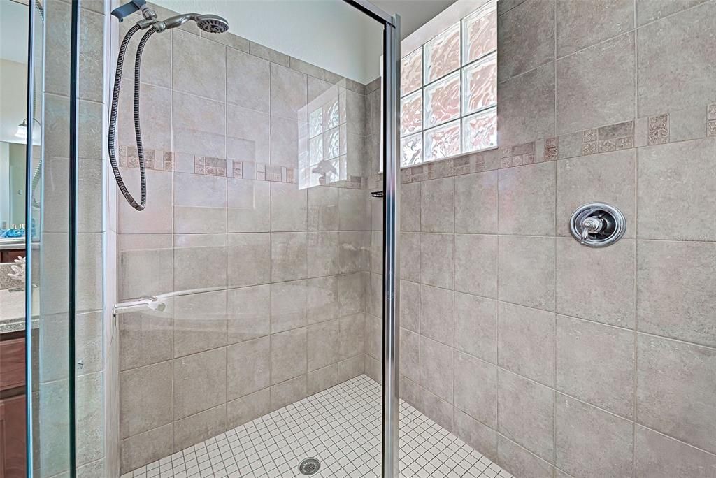 出租: $3,500 (4 贝兹, 3 浴室, 2421 平方英尺)