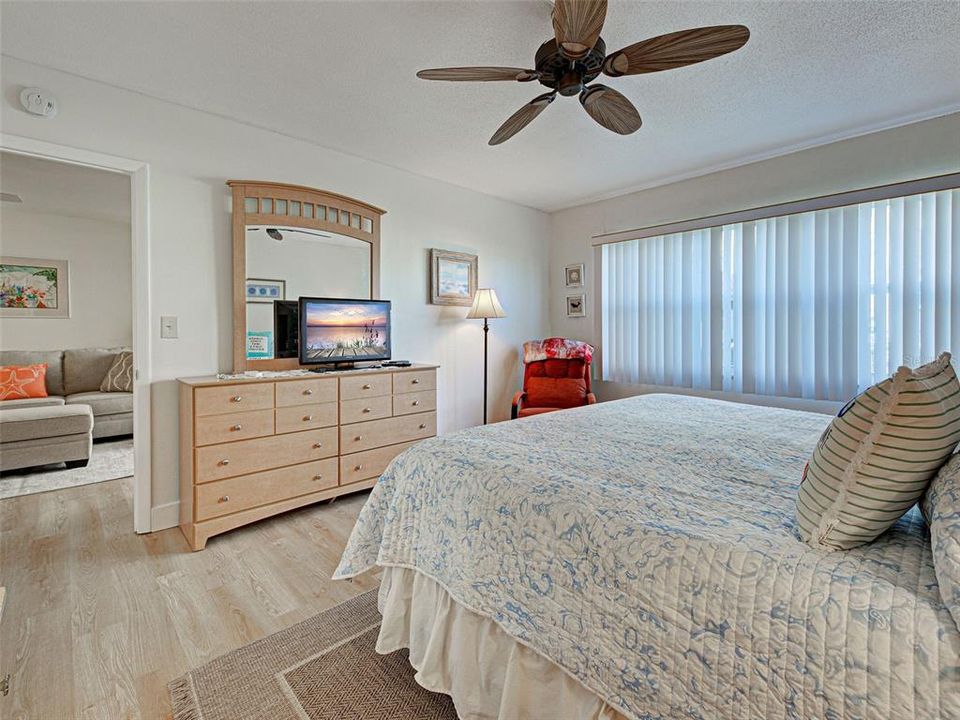 En Venta: $289,000 (2 camas, 2 baños, 900 Pies cuadrados)