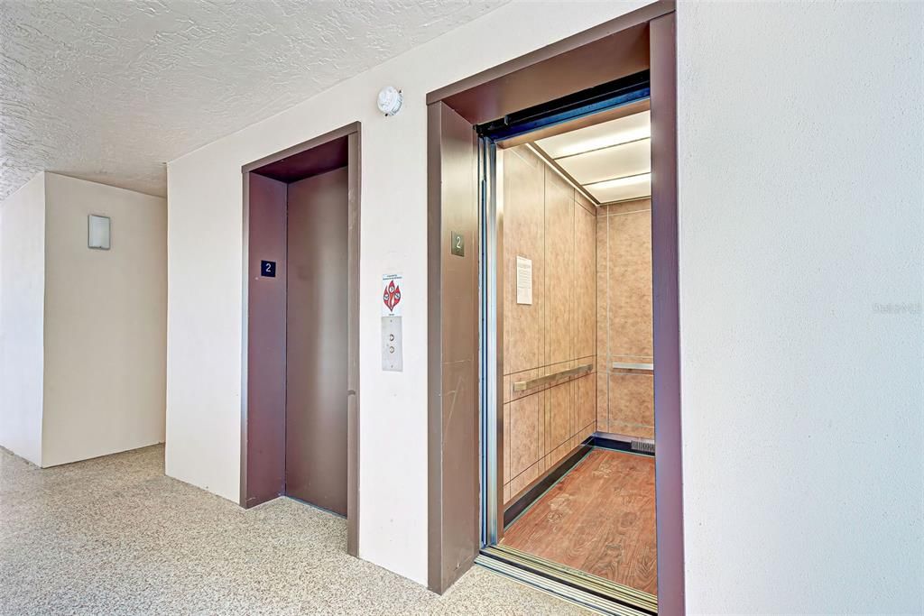 En Venta: $289,000 (2 camas, 2 baños, 900 Pies cuadrados)