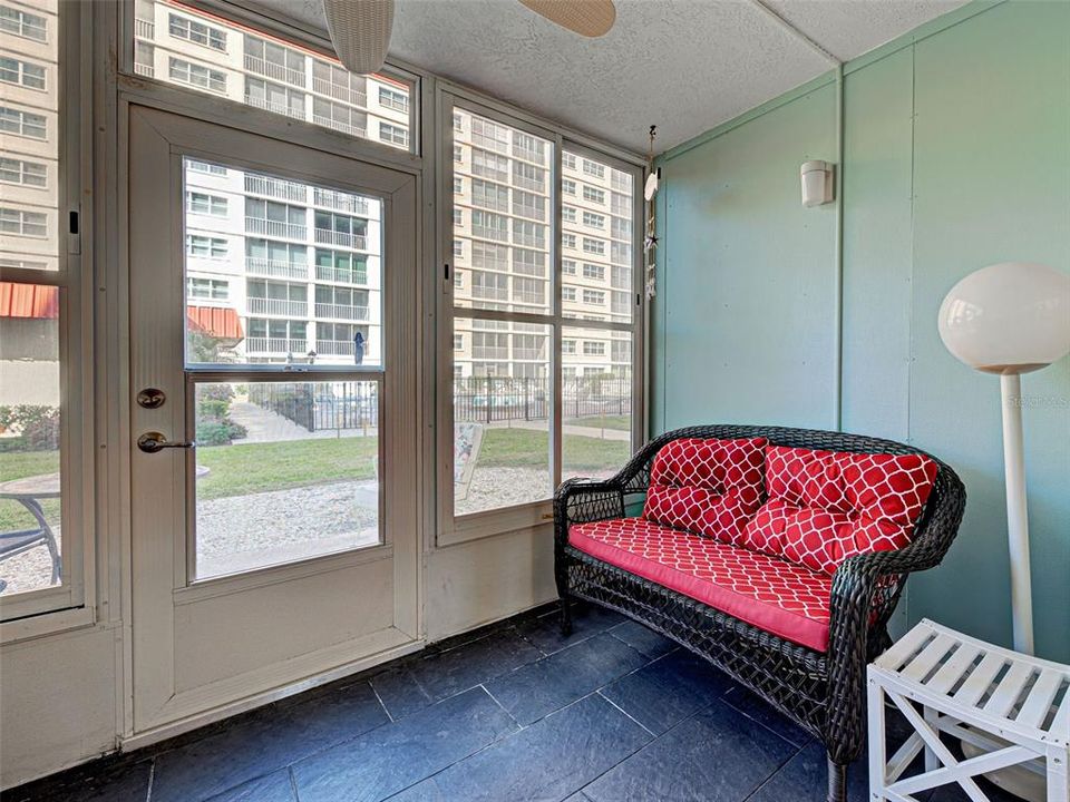 En Venta: $289,000 (2 camas, 2 baños, 900 Pies cuadrados)