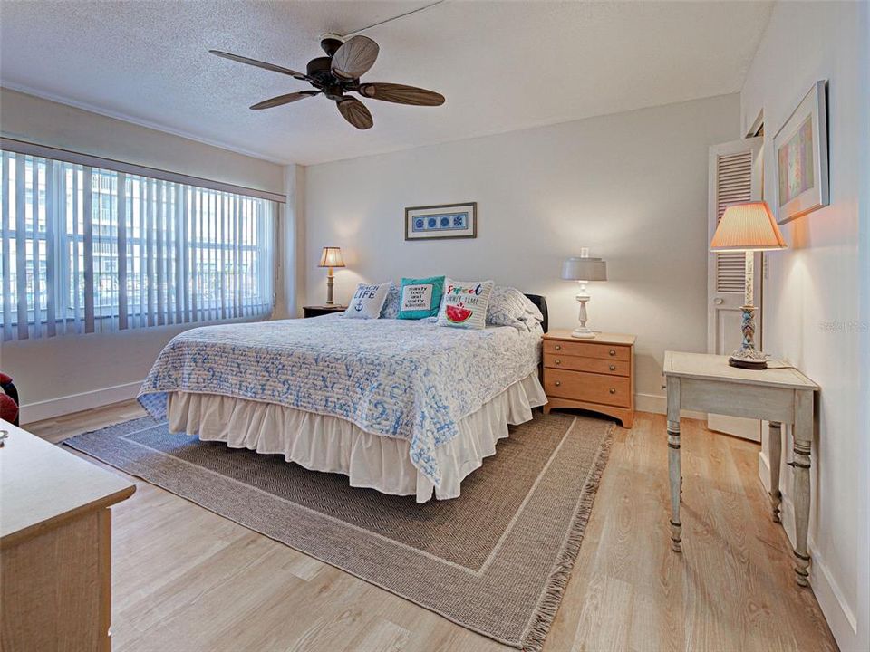 En Venta: $289,000 (2 camas, 2 baños, 900 Pies cuadrados)