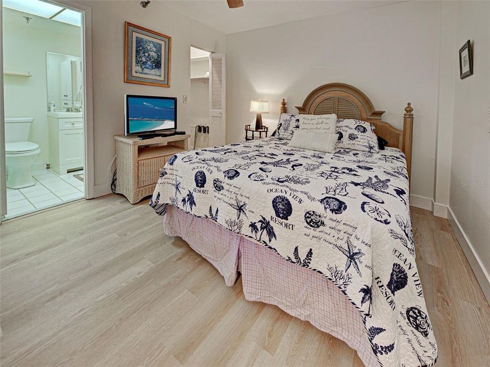 En Venta: $289,000 (2 camas, 2 baños, 900 Pies cuadrados)