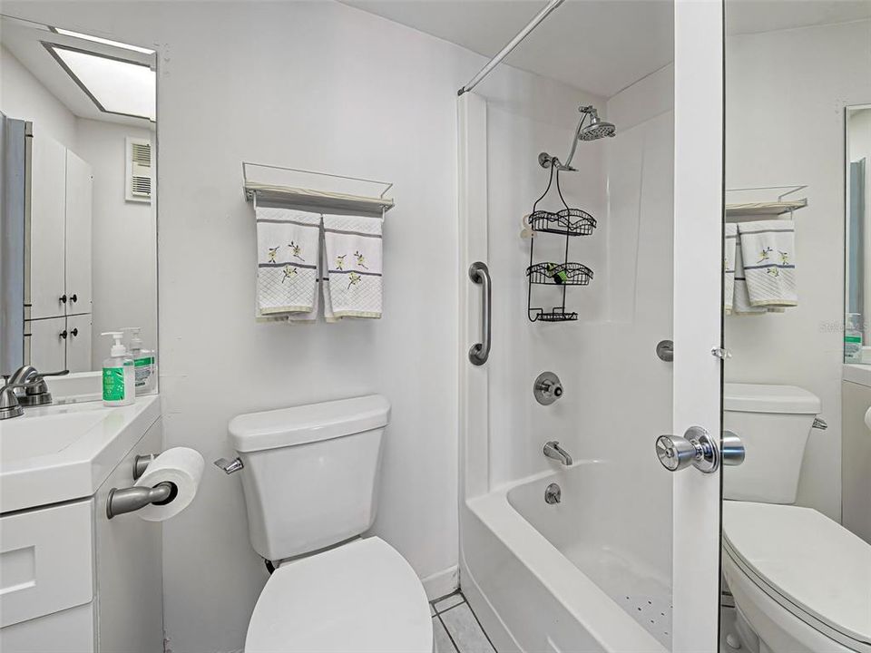 En Venta: $289,000 (2 camas, 2 baños, 900 Pies cuadrados)