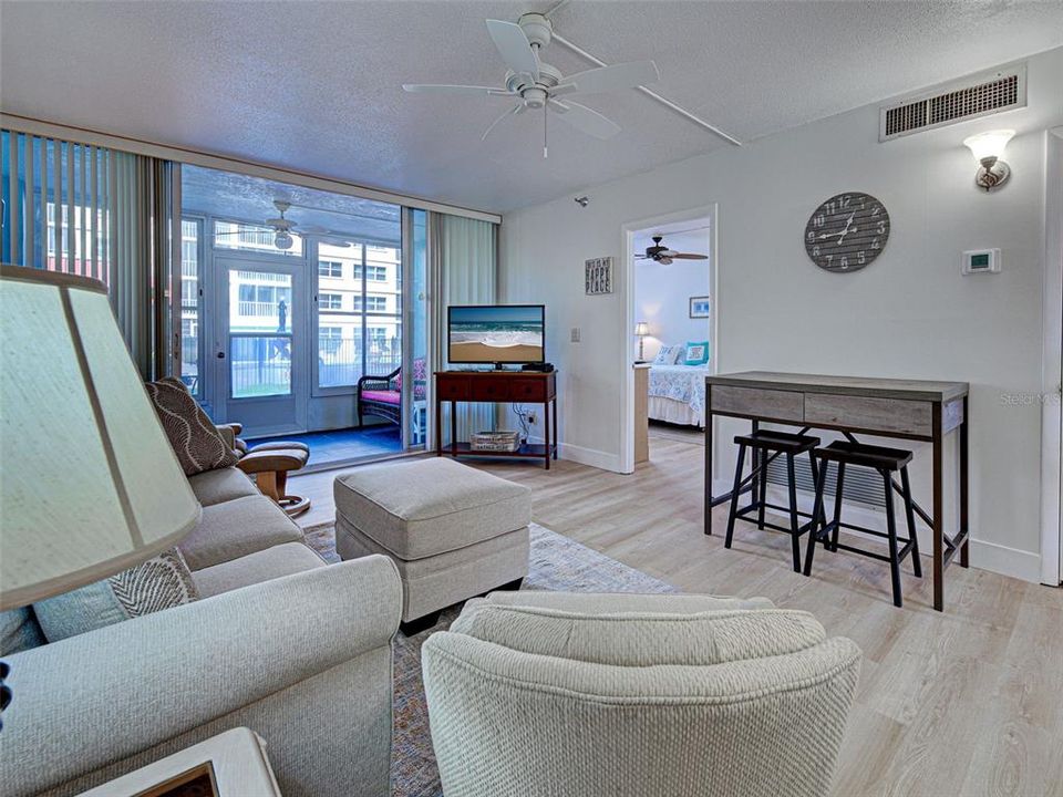 En Venta: $289,000 (2 camas, 2 baños, 900 Pies cuadrados)