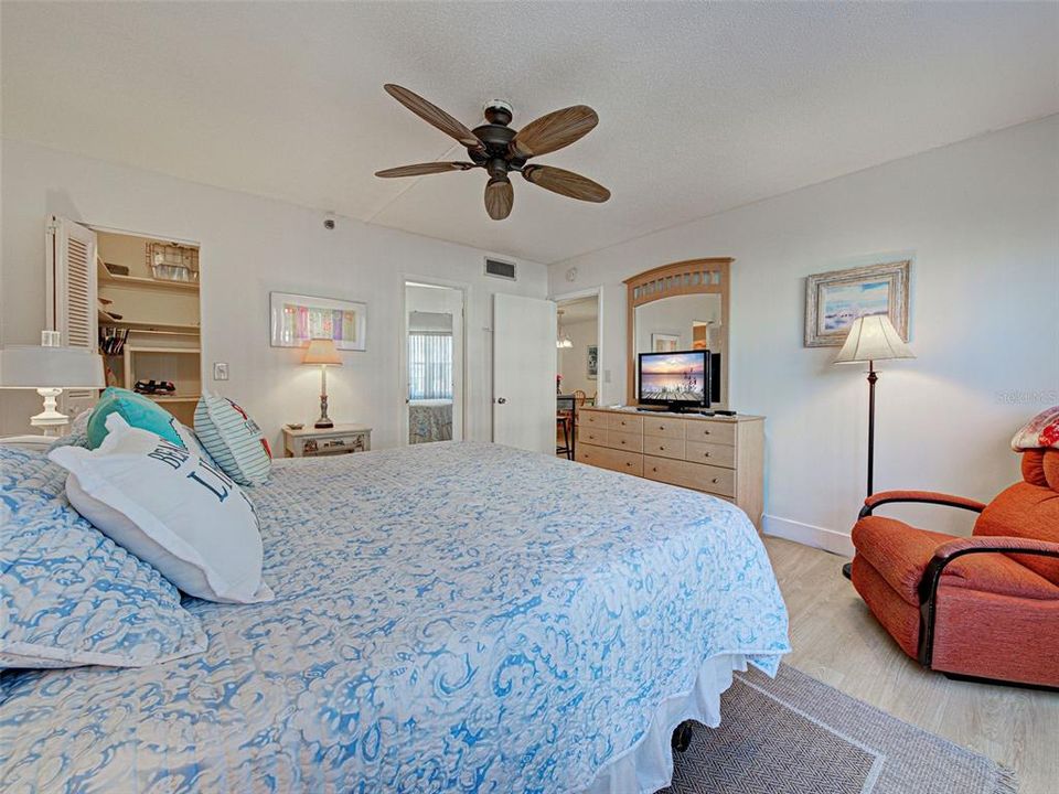 En Venta: $289,000 (2 camas, 2 baños, 900 Pies cuadrados)