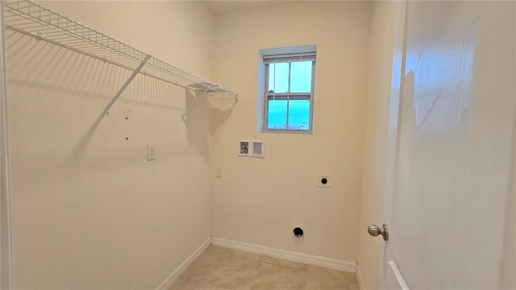 For Sale: $389,000 (3 beds, 2 baths, 1666 Square Feet)