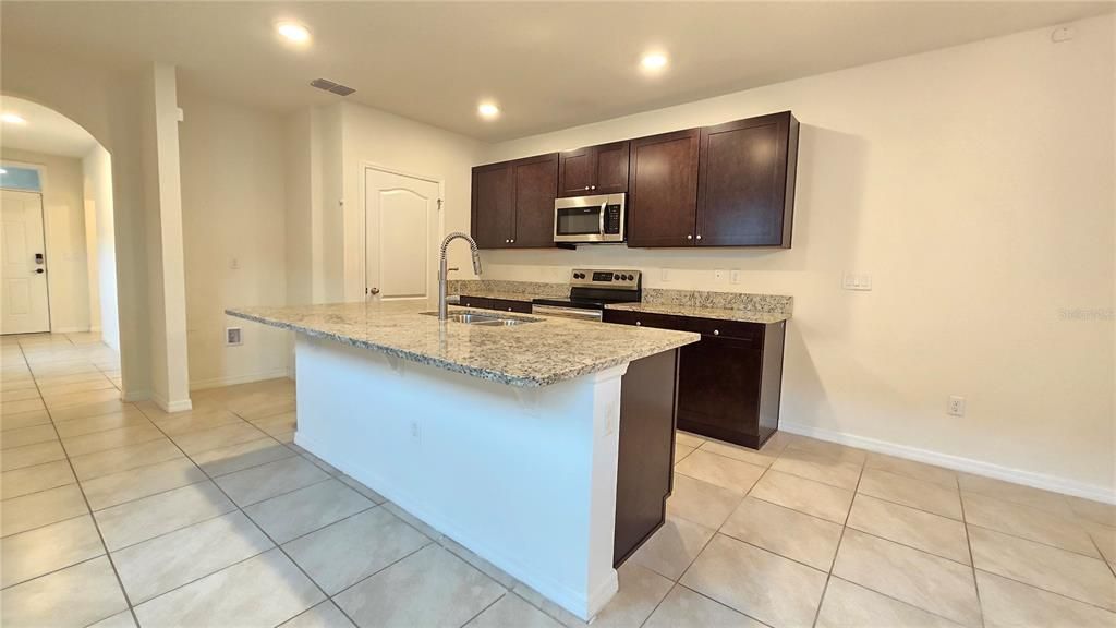 For Sale: $389,000 (3 beds, 2 baths, 1666 Square Feet)